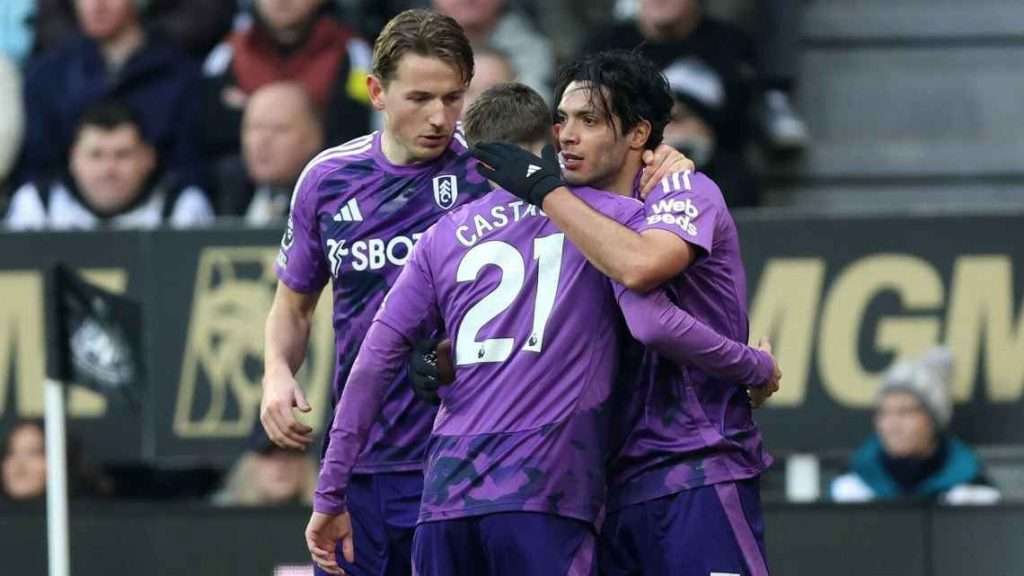 Raúl Jiménez llega a 9 goles en la Premier League