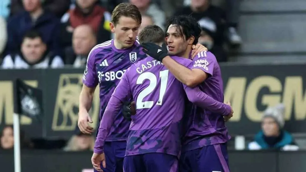 Raúl Jiménez llega a 9 goles en la Premier League