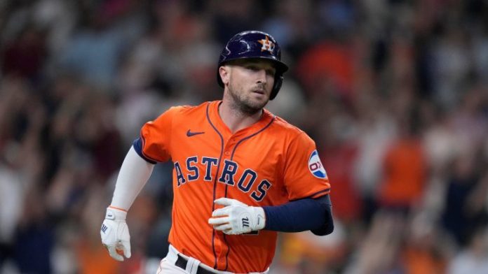 Alex Bregman llega a Red Sox