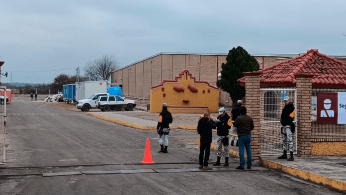 Reciben en albergue de Nueva Rosita a 35 migrantes deportados