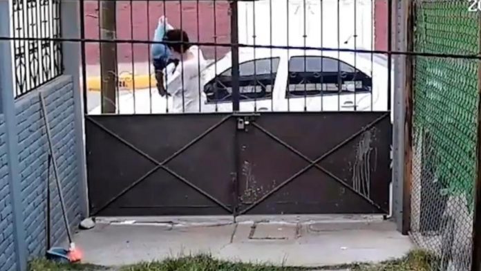 Joven abandona a su hijo recién nacido y después se entrega a las autoridades