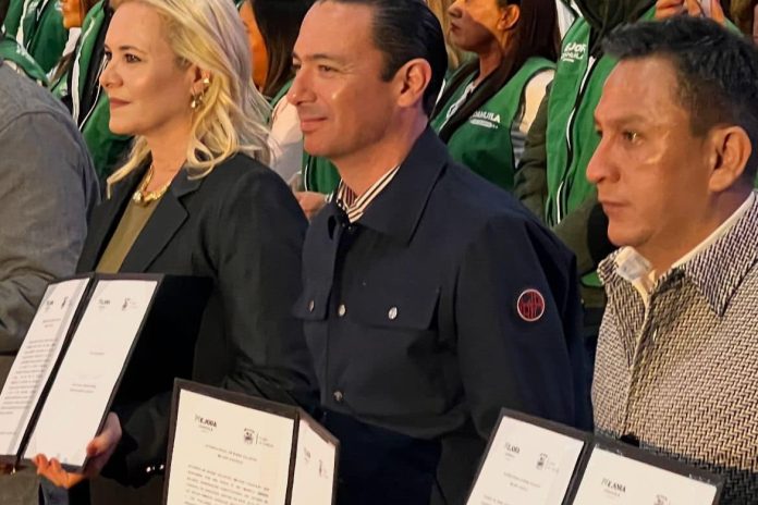 Participa Acuña en la firma de Mejora Coahuila