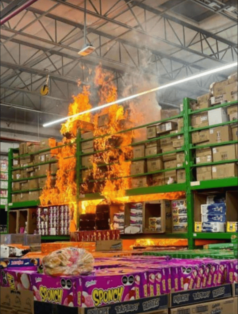 ¡Estaban atemorizados!: Ciudadanos evacuaron Frontera por incendio en Bodega Aurrera