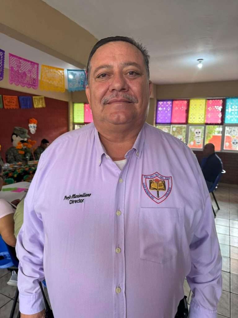 Esta imagen tiene un atributo ALT vacío; su nombre de archivo es maximiliano-alvarado-director-secundaria-768x1024.jpg