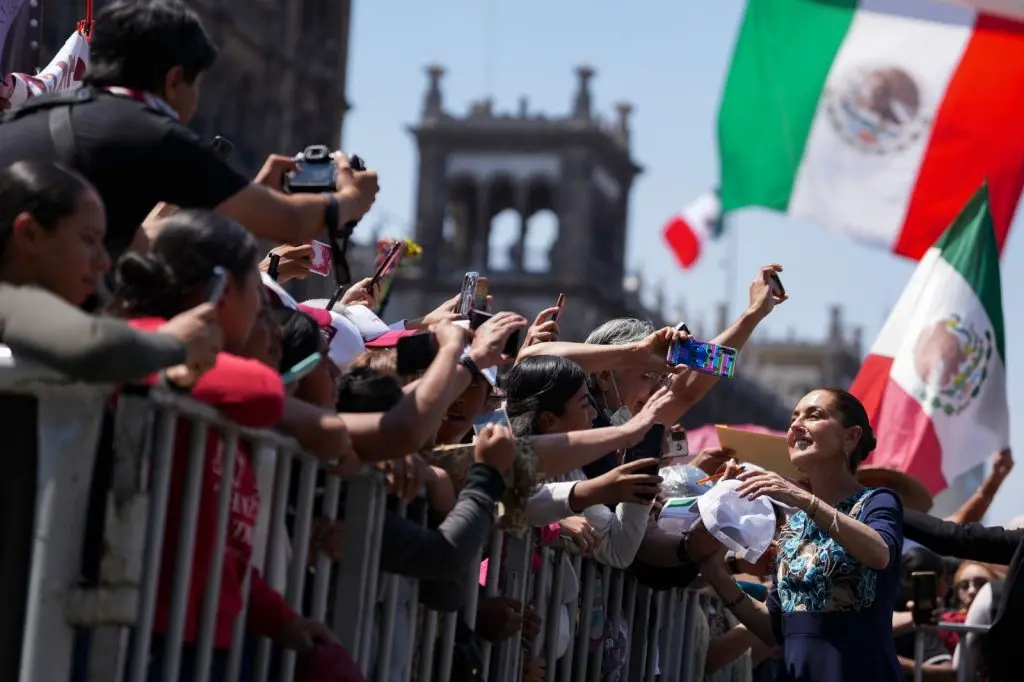 Juntas y juntos somos más: Claudia Sheinbaum ante más de 350 mil mexicanos y mexicanas en el Zócalo