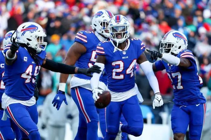 Elam de 24 años ha pasado las últimas tres temporadas en Buffalo y ha sido titular en 12 partidos para los Bills.