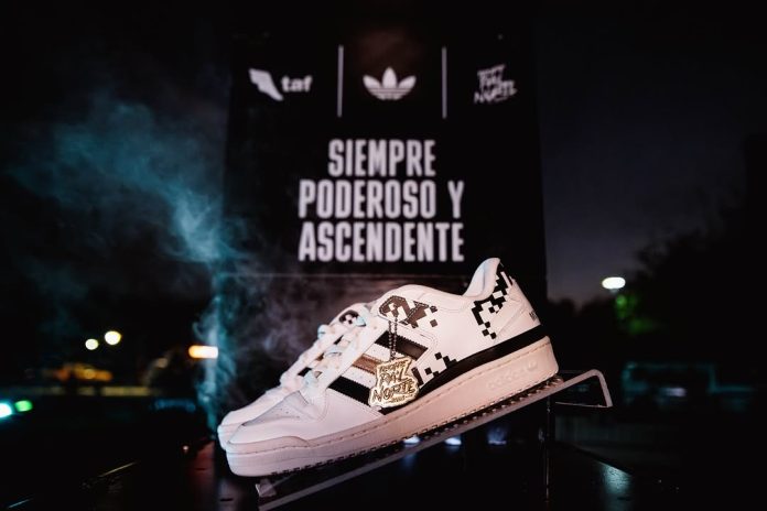 Anuncia Tecate pa´l norte sneakers edición especial.