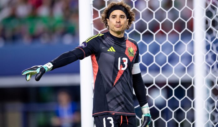 Cepillados Memo Ochoa y Henry Martín de la Selección Mexicana