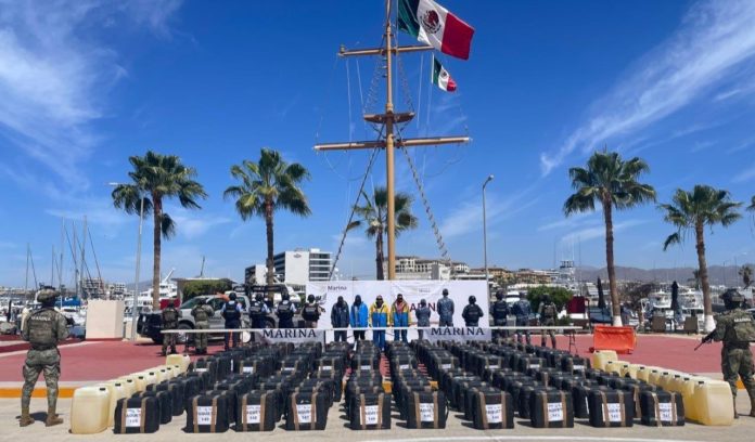 Asegura Semar en Baja California Sur embarcación con 4 mil 500 kilos de cocaína; cuatro personas fueron detenidas
