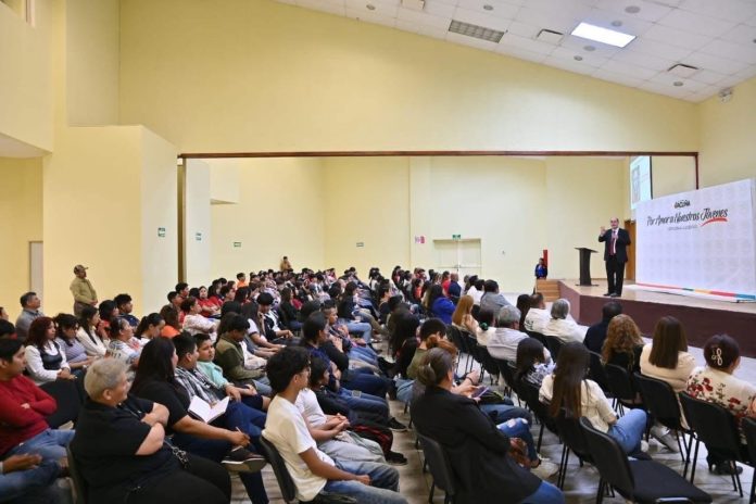 Con éxito presentaron conferencia ‘’los 7 códigos de la felicidad’’