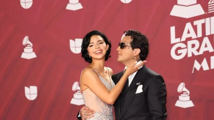 Christian Nodal revela el talento culinario de Ángela Aguilar “Me consiente con su comida”