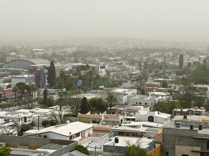 Extraño día en Monclova sorprende con cielo gris y sol parecido a la luna