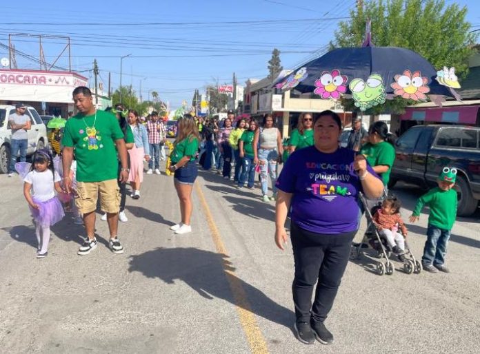 Desfile en la avenida Madero