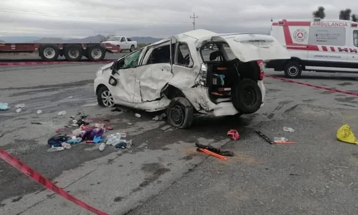 Dos hermanos pierden la vida en accidente entre tráiler y camioneta en la carretera Saltillo-Monclova