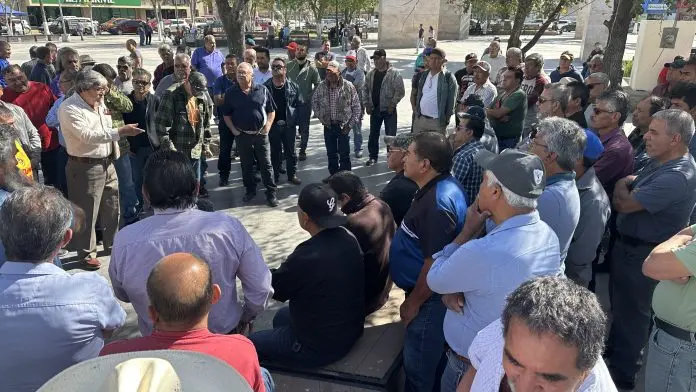 La organización Grupo de Defensa laboral que encabeza Juan Torres Ávalos fue acusado de abandonar a los trabajadores activos de Altos Hornos de México (AHMSA). Los beneficiados son únicamente aquellos que ya están pensionados.
