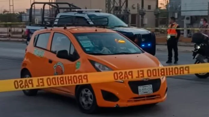 Hallan sin vida a taxista dentro de su vehículo en Coahuila