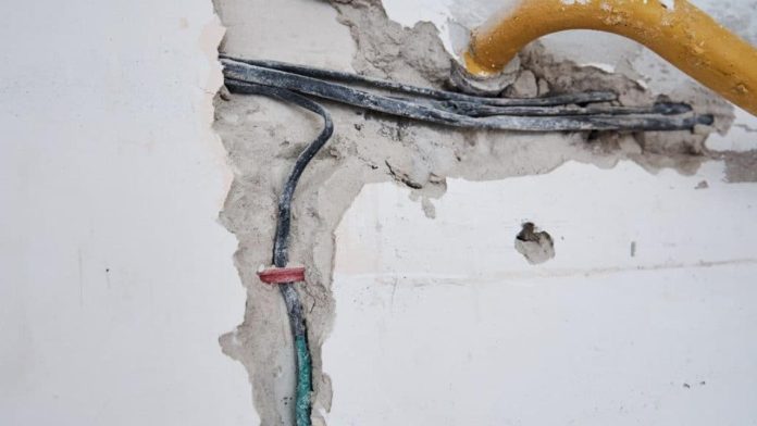 Hombre fallece electrocutado mientras realizaba labores en su casa en Coahuila