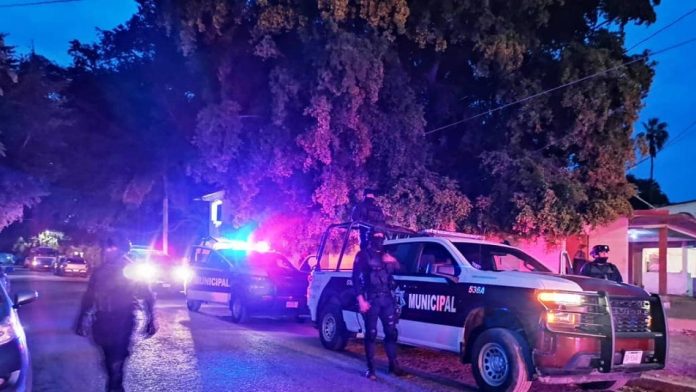 Hombre golpea a mujer con una botella en Coahuila; intentaba separar a su hija de una pelea