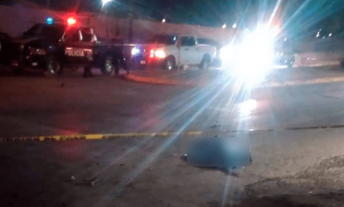 Hombre pierde la vida tras ser impactado por motocicleta al bajar de un taxi