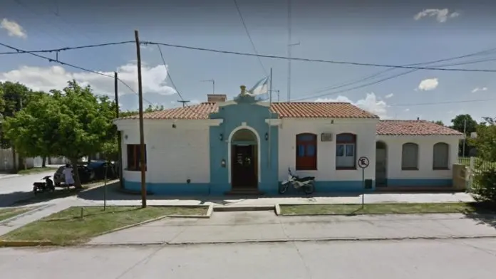 Hombre se entrega a la policía tras asesinar a su hijo por defender de golpiza a la nuera