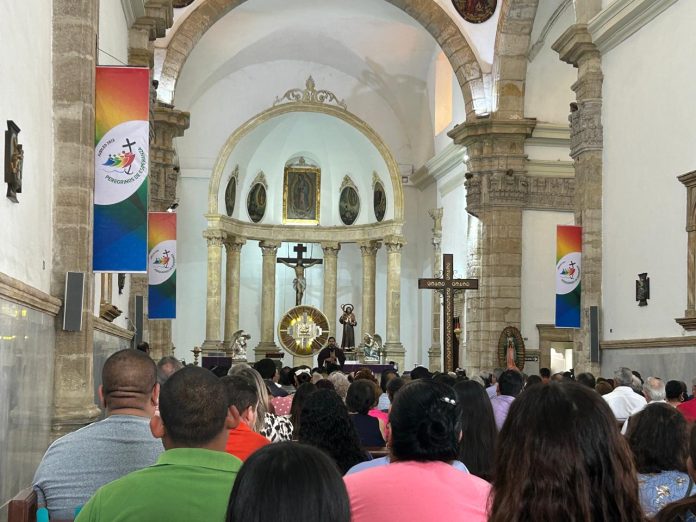 Iglesia en Monclova ora por jóvenes asesinados en Michoacán y víctimas de la violencia