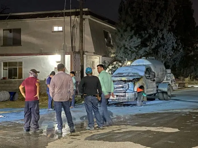 Incendio de pipa de gas genera alarma en Sabinas