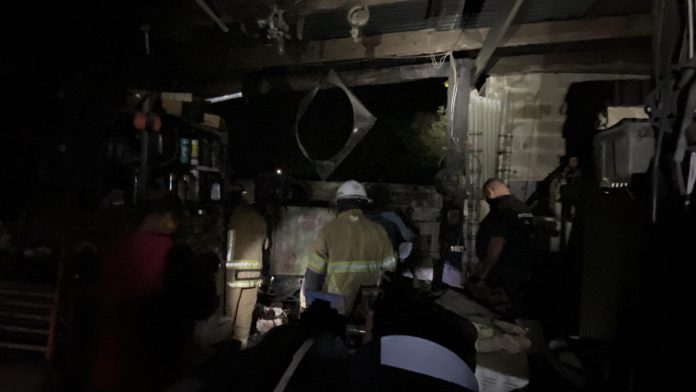 Incendio en taller mecánico en Sabinas