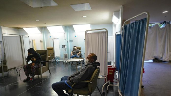 Joven de 18 años es herido de bala durante pelea en un baile