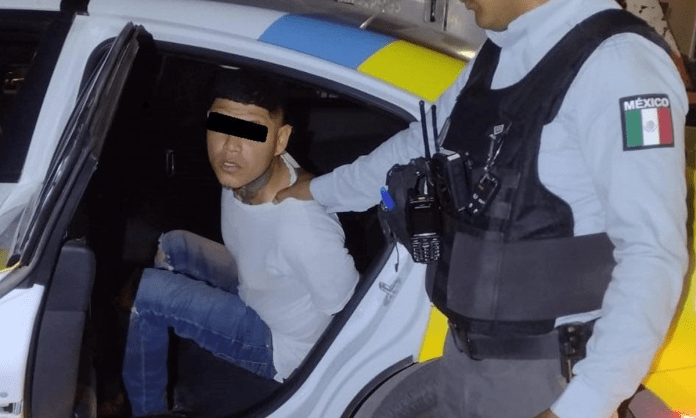 Joven es detenido por golpear y morder a su pareja tras discutir por dinero para comprar cerveza