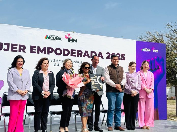 Entregan presea a ‘’mujer empoderada’’ 2025