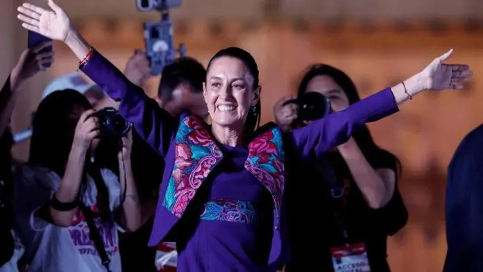 Miles de personas acuden a evento de Claudia Sheinbaum en el Zócalo