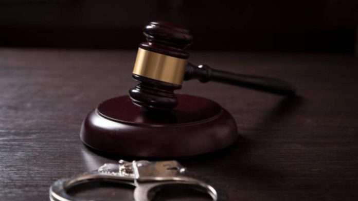 Mujer finge estar muerta para escapar de su agresor, quien fue sentenciado a 46 años de cárcel