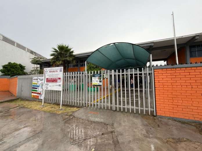 Suspenden a diez estudiantes por riñas en escuelas; les brindan apoyo psicológico