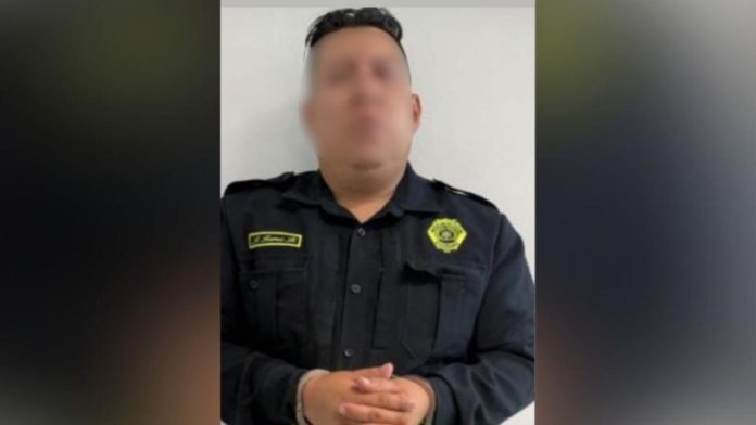 SSC detiene a tránsito 'pirata' que extorsionaba a conductores; les decía que estaban mal estacionados