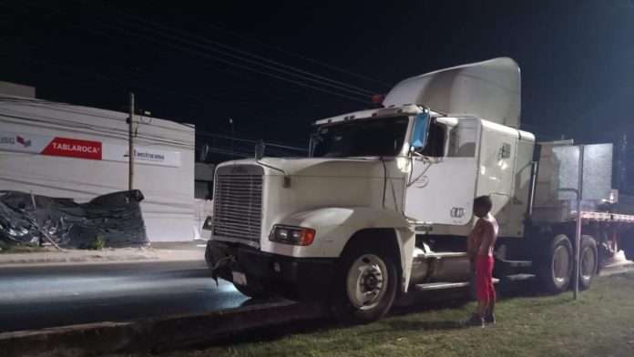 Se detuvo a descansar y nunca despertó; muere trailero en su unidad