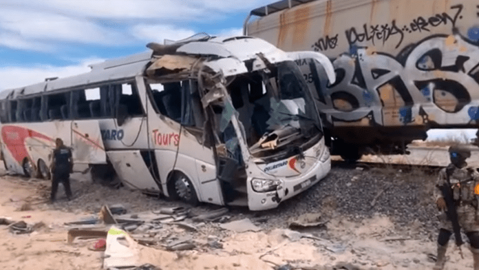 Testigos revelan que pasajeros pidieron al conductor detenerse para tomar fotografías en Cuatro Ciénegas