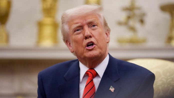 Trump firmó orden para reducir funciones del Departamento de Educación y devolver el control a los estados