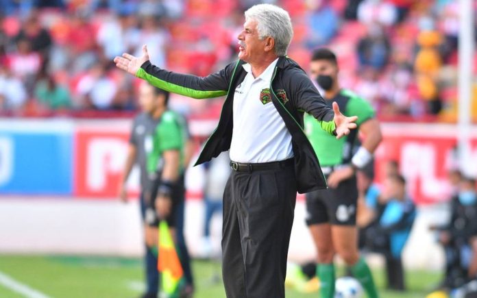 El Tuca Ferretti se postula para dirigir a Rayados pese a ser un histórico de los Tigres