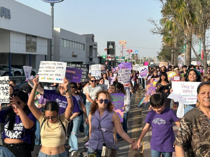Mujeres toman las calles de Monclova en la Marcha 8M