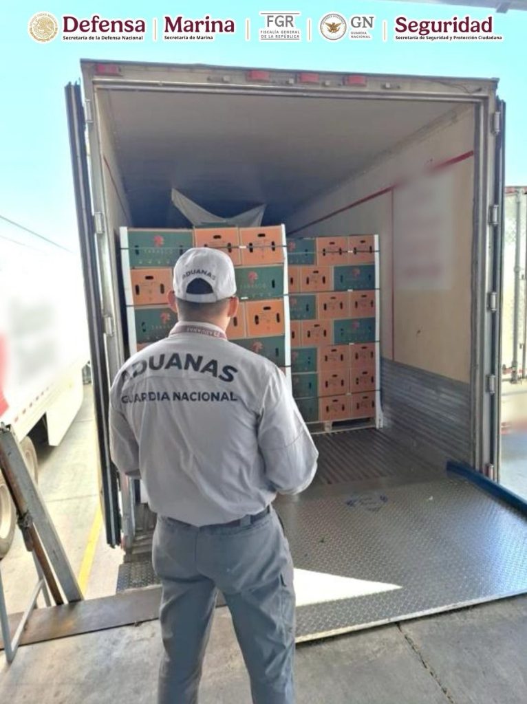 en el Puente Internacional Roma, Texas, se aseguró más de una tonelada de metanfetamina oculta en botellas de agua