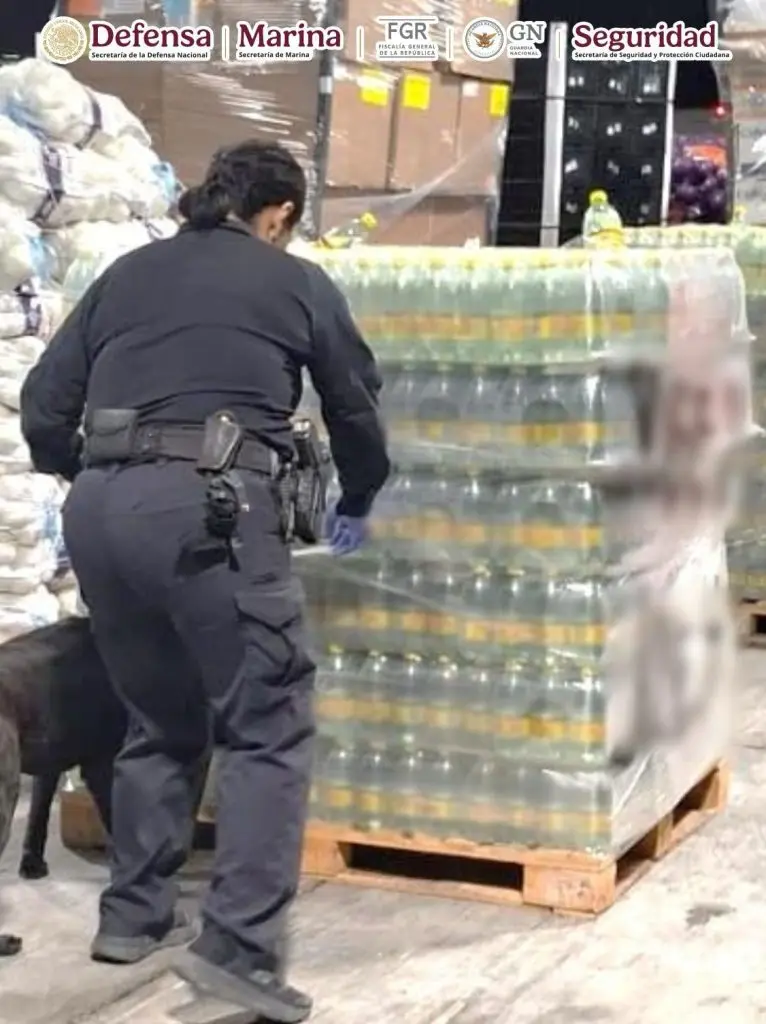 en el Puente Internacional Roma, Texas, se aseguró más de una tonelada de metanfetamina oculta en botellas de agua