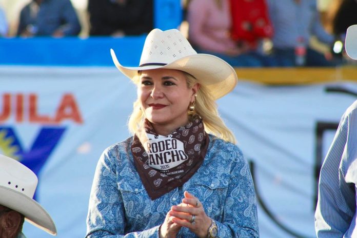 Entrega Laura Jiménez, Reconocimientos a Vaqueros y Patrocinador de la Arreada de Ganado y Rodeo Rancho