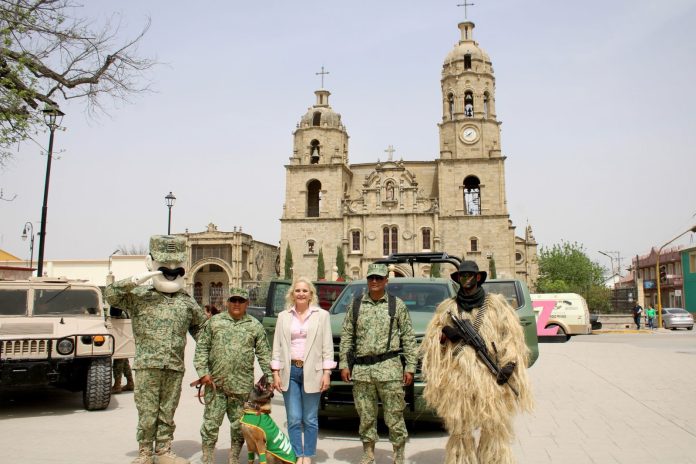Realiza ejército mexicano exposición fotográfica y militar en Múzquiz