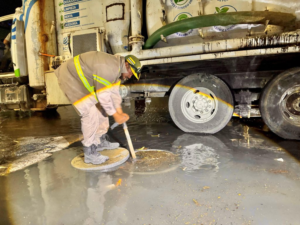 En coordinación SIMAS Torreón y CONAGUA atienden filtración de agua de canal de riego a líneas sanitarias del ejido El Tajito