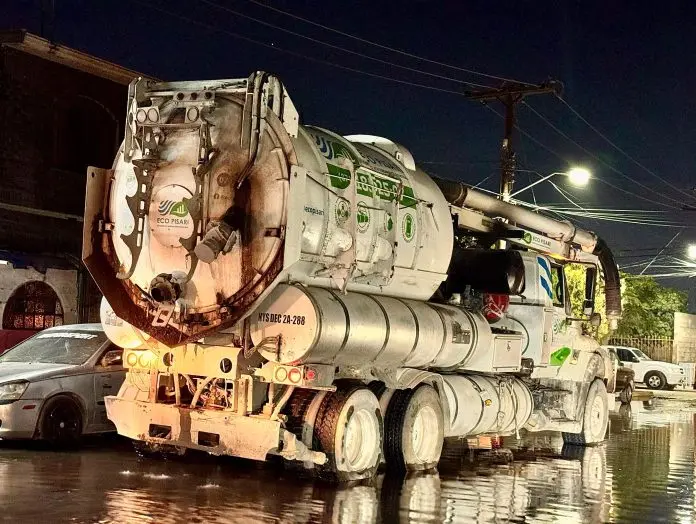 En coordinación SIMAS Torreón y CONAGUA atienden filtración de agua de canal de riego a líneas sanitarias del ejido El Tajito
