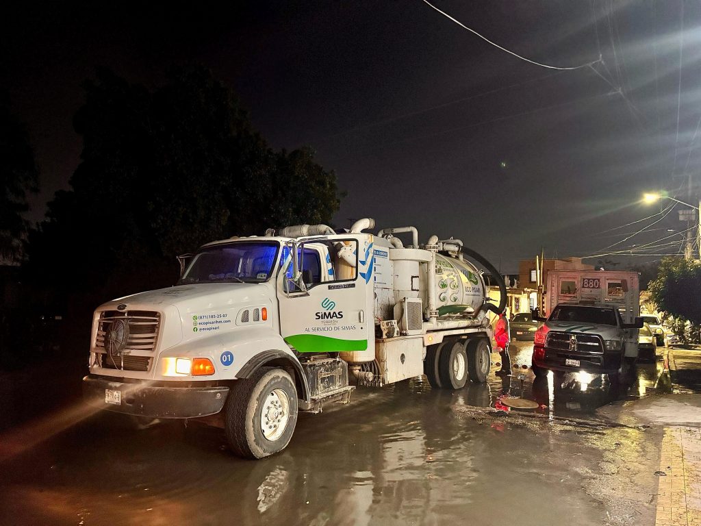 En coordinación SIMAS Torreón y CONAGUA atienden filtración de agua de canal de riego a líneas sanitarias del ejido El Tajito