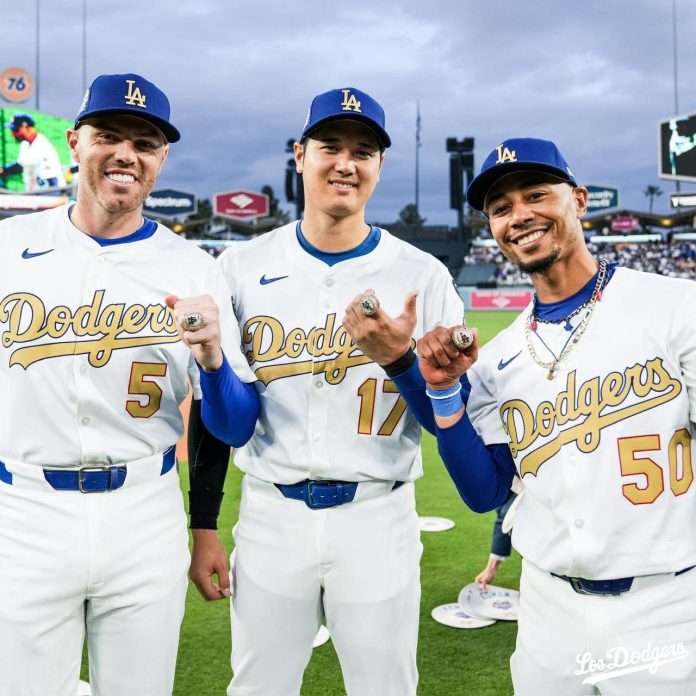 Dodgers recibieron sus anillos de campeones que incluyen 34 zafiros en honor al 'Toro' Valenzuela