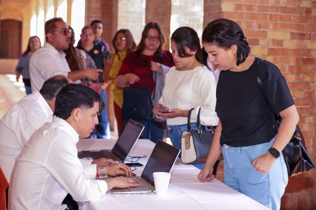 Inicia primera generación de 'Mujeres echadas pa'delante' en universidad