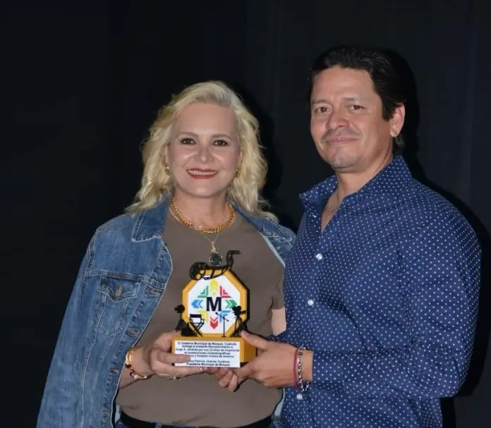 Asiste Laura Jiménez Gutiérrez, presidenta municipal de Múzquiz, a la premier 