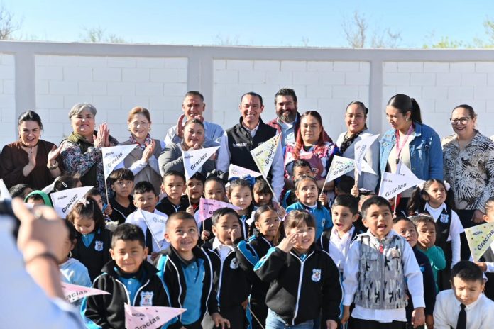 Entregan barda perimetral en el jardín de niños Luis Donaldo Colosio